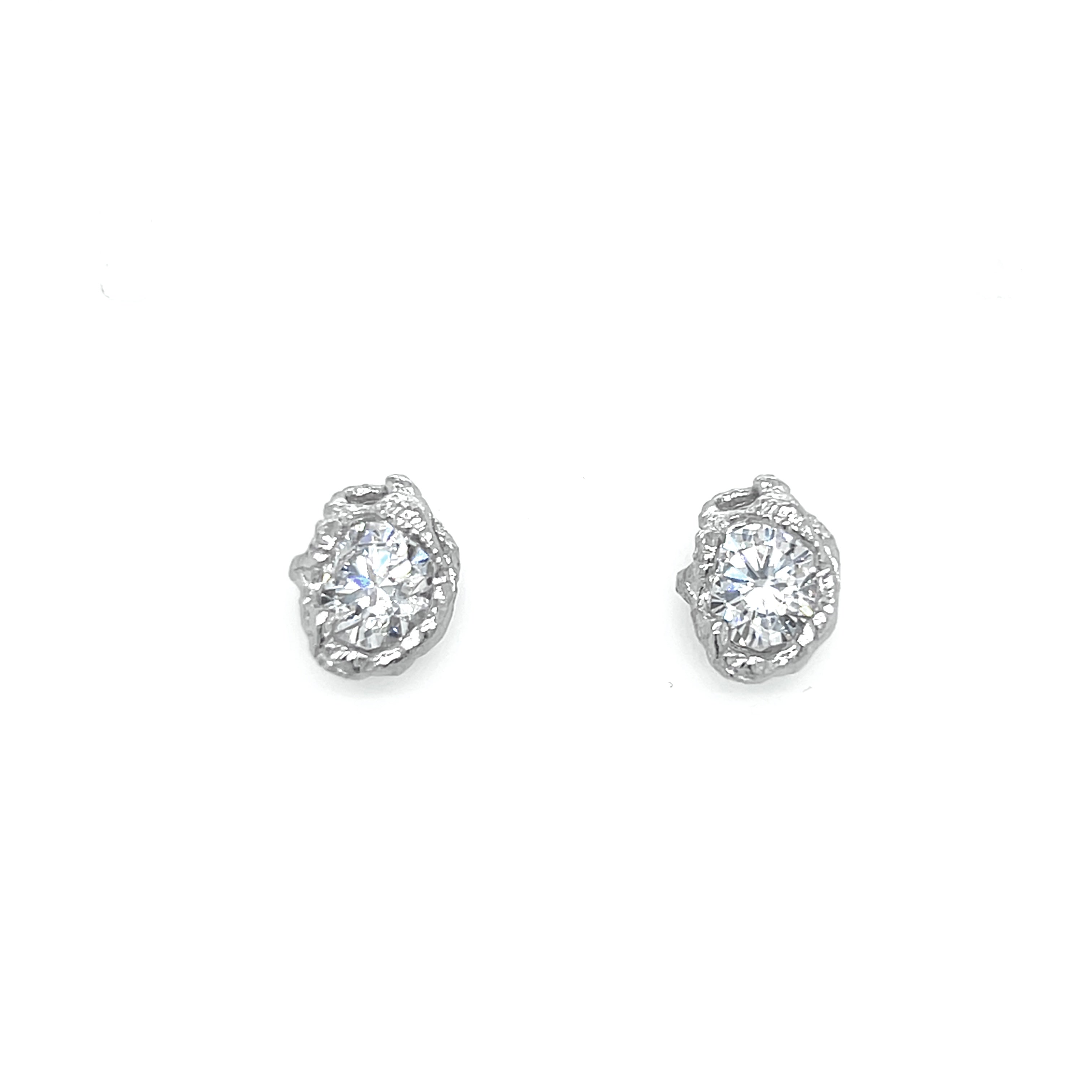Silver earrings with zirconia stone