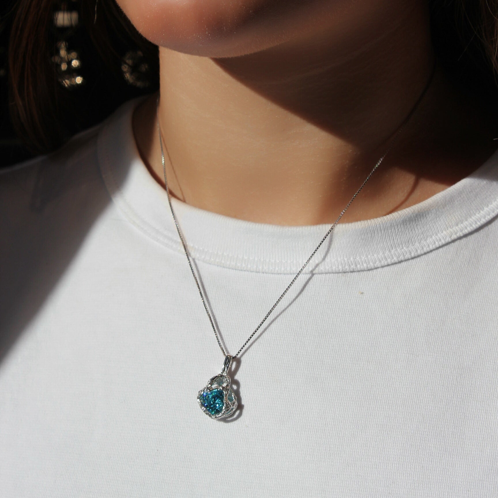 Silver necklace with blue zirconia stone - L