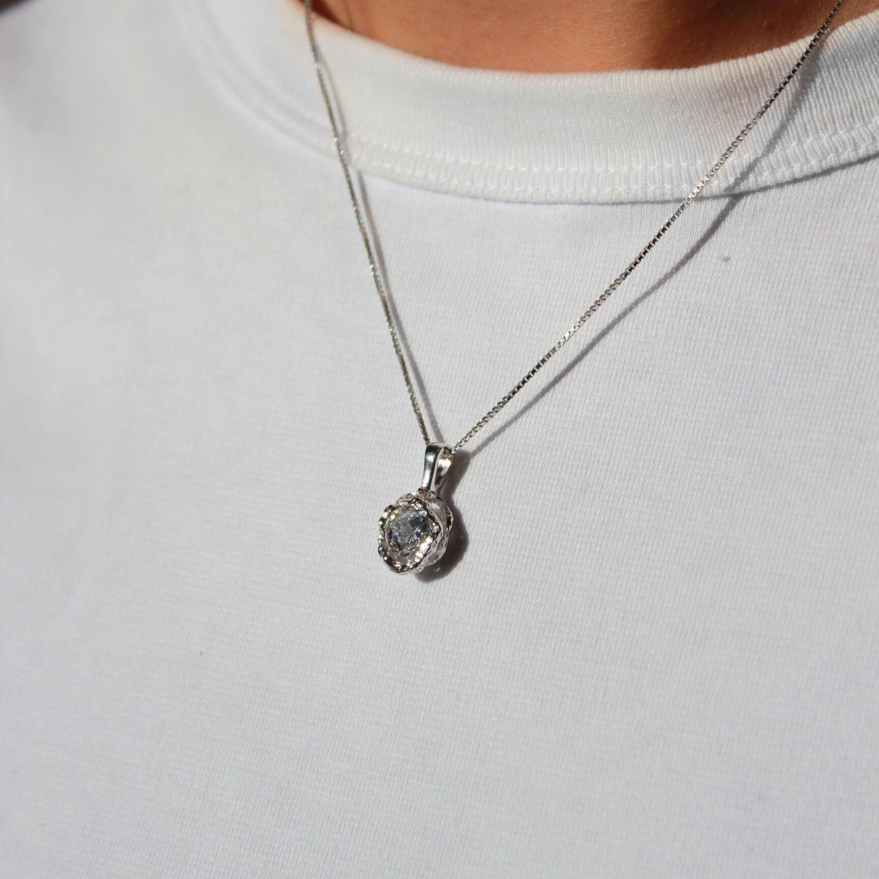Silver necklace with zirconia stone - M