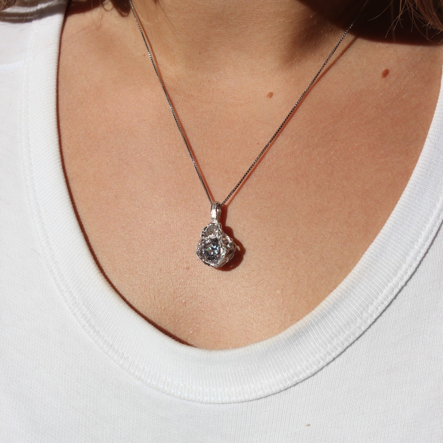 Silver necklace with zirconia stone